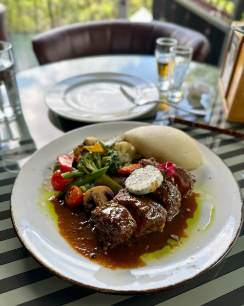 344756822_248240174405537_4816942851449435925_n